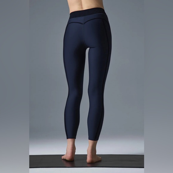 Alo Airlift High-Waist 7/8 Line Up Legging - Picture 4 of 7